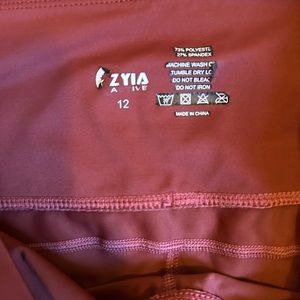 Zyia leggings